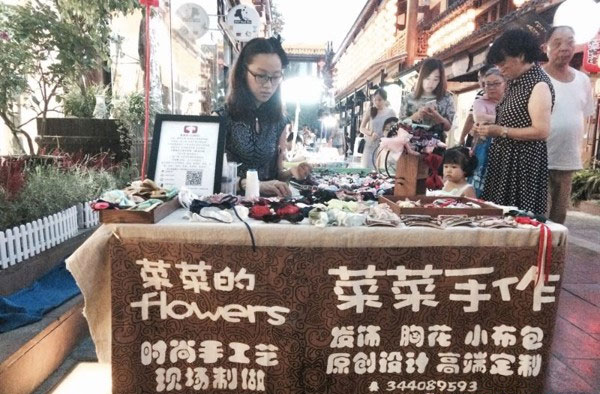 80后女孩李倩：手工的蝴蝶結(jié)擺地?cái)偤Y(jié)編織小本創(chuàng)業(yè)夢