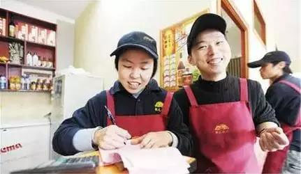 80后小伙常九礦：創(chuàng)業(yè)開水餃店小生意年賺百萬